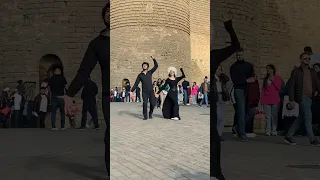 Чеченская Лезгинка Баку 2024 Девушка И ALISHKA Танцуют Классно Королева Моя Lezginka Chechen Dance