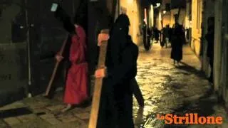 Francavilla, nella processione del Venerdì Santo, tutta la pena dei crociferi