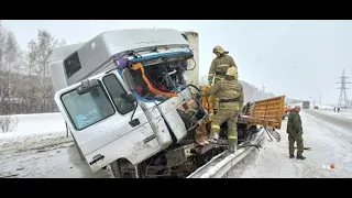 Ехал по встречке на КамАЗе: В массовом ДТП под Тюменью погиб виновник аварии