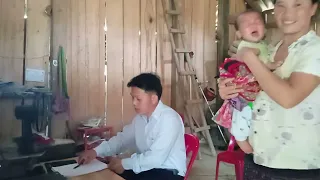 Tiểu ca - The abandoned child was handed over to the village chief, and the mother took it back