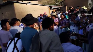 Coplas de Todo Santos junto a las cholitas copleras de Ayopaya