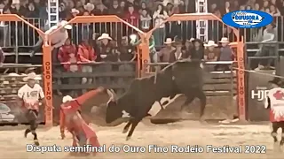 Disputa semifinal do Ouro Fino Rodeio Festival 2022