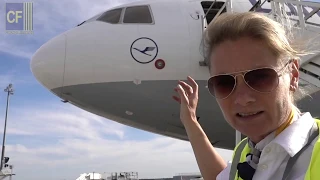 Inge und Claudia im Cockpit: Mit der riesigen Lufthansa Cargo MD-11F nach Asien! Cockpitfilme.de