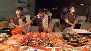 1026-10大姐一直給老闆回嘴 賣個白帶魚 一直問怎麼賣 幾塊 多少錢 這麼貴喔 不然來一份好了 嘉義趙又廷 海鮮拍賣 海鮮叫賣 星期二社頭夜市 Taiwan seafood auction