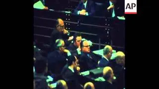 SYND 22-9-72 CHANCELLOR OF WEST GERMANY, WILLY BRANDT AND OPPOSITION LEADER, RAINER BARZEL, DEBATE I