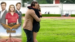 Andrés y Victoria se reencuentran | El Vuelo de la Victoria - Televisa