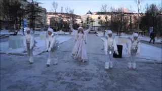 Открыла конкурс царица Снежная королева и ее маленькие снежинки