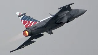 4Kᵁᴴᴰ Saab JAS 39 Gripen Is Flying Like A Surfboard Through The Air!