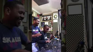 DJ Arch Jnr Showing His Dad That He Can Also Vibe To Amapiano Beat.