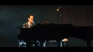 Nick Cave "Nobody's Baby Now" live with Colin Greenwood from Radiohead on bass