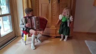 Steirische Harmonika Uralt Boarischer gespielt vom Florian 5 Jahre alt!