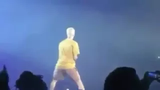 Justin Shake that booty baby..