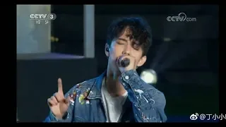 Dimash Kudaibergen performing "The Crown" & "Screaming"--2018 World Cup in CCTV3 04 07 2018