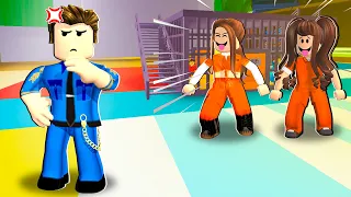 MEGA ESCONDE-ESCONDE DE POLÍCIA E LADRÃO no ROBLOX!! Mega Hide and Seek!