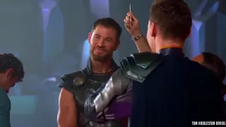 Tom Hiddleston e Chris Hemsworth - Thor Ragnarok - Legendado