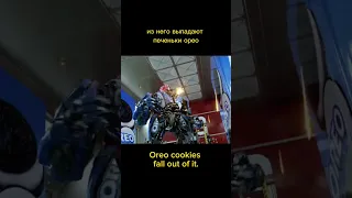 This Transformer throws Oreo cookies before he dies. #transformers #oreocookies #трансформеры