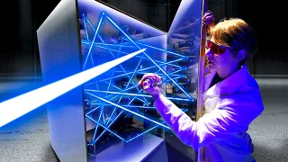 A POWERFUL LASER IN THE MIRROR ROOM!