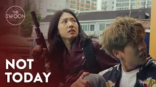 Park Shin-hye makes a grand escape from an epic rooftop chase | Sisyphus Ep 2 [ENG SUB]