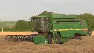 Harvest 2016 John Deere 2256 Combine Harvester