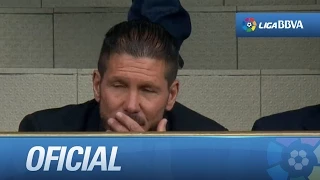 Simeone siguiendo el Atlético de Madrid - Elche CF en las gradas