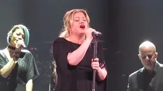 Kelly Clarkson - Shallow in Green Bay