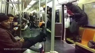 Крыса в вагоне метро