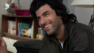 Fatmagul Español - Kerim está tratando de decirle a Fatmagül que es inocente - Sección 10