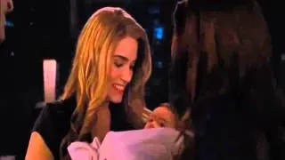 Bella gives renesemee to Rosalie