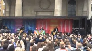 Paul McCartney wows crowds with pop up gig at Covent Garden