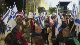 Тысячи людей вышли на митинг в Тель-Авиве