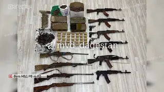 Дагестанец сдал в полицию 6 автоматов, 2 винтовки Мосина, пистолеты и самодельные ружья
