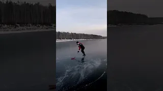 КАТАНИЕ НА ЗАМЕРЗШЕМ ОЗЕРЕ. ХОККЕЙ