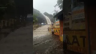 kurralam water suddenly come flood