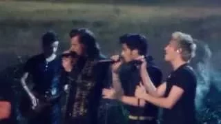 One Direction- Night Changes @ The American Music Awards (11-23-14)