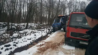 Мужик из Москвы попал в беду, Фура VOLVO и трактор Мтз-82 полная жопа, чип и деил спешат на помощь.