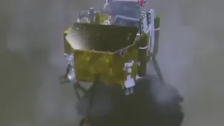 Китайский космический аппарат на невидимой стороне Луны.