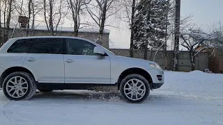 VW touareg V6 3.0 TDI. Slow motion acceleration on snow