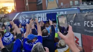 Stadionverbote halten uns nicht auf, waren mehr als 100 Schalke Fans vor Ort im Millerntor-Stadion