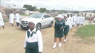 Hamba kakuhle umamngwevu Tshangisa ugqatso ulufezile.