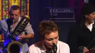 Laurie Anderson - Only An Expert (Live Letterman) 2010