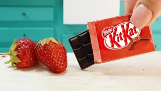 Magical Miniature kitkat Strawberry Pops 🤩|Best Recipes in my Mini Kitchen🍫
