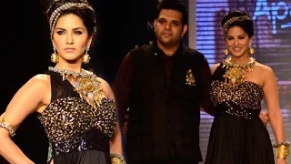 Sunny Leone Walks For Apala By Sumit At IIJW 2014