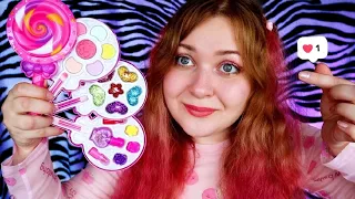 АСМР 💄 МАКИЯЖ ДЕТСКОЙ КОСМЕТИКОЙ от МЛАДШЕЙ СЕСТРЫ 🍭 ASMR MAKEUP WITH CHILDREN'S COSMETICS 💄🍭