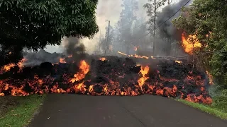 На Гавайях вулканическая лава сожгла 35 домов