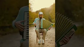Fall is here ✨🍂 and I sampled some accordion 😬🪗
