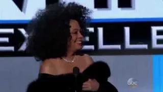 Diana Ross presents Taylor Swift The Dick Clarck Award for Excellence @ American Music Awards [HD]