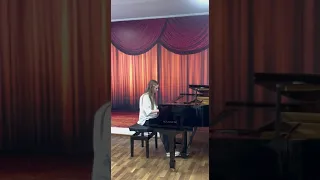 Девочка и фортепиано.Нотр Дам де Пари,аранжировка.Виноградова Алана. Улан-Удэ,ДШИ 4.