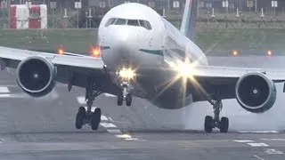 Landing gear hammered in touchdown turbulence