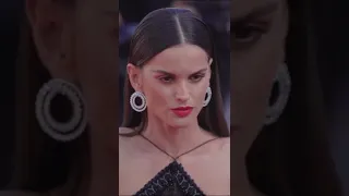 Модель Изабель Гулар / Model Izabel Goulart at the Red Carpet, video by DayNight TV