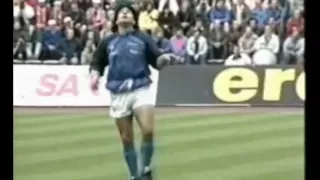Maradona, calentamiento: Lección de fútbol y baile / Opus - Live is Life